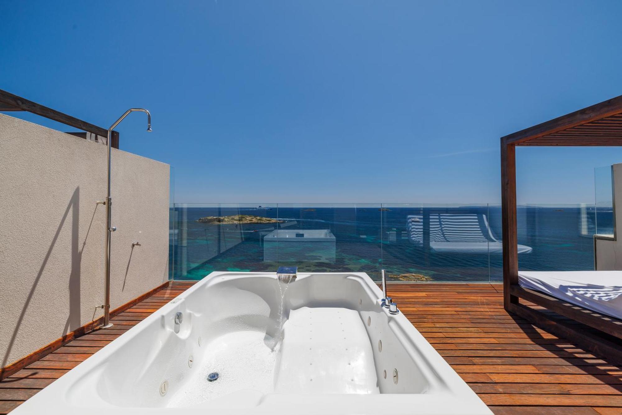 Suite Penthouse Sea View Hot Tub Spa Access,1613663553:JPEG